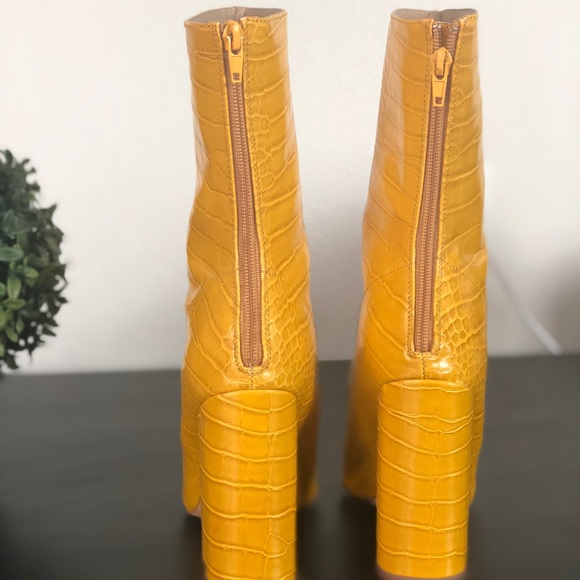 YELLOW CROC HEELS - Picture 3 of 8